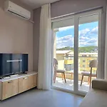 In 094 Golem (Tirana)