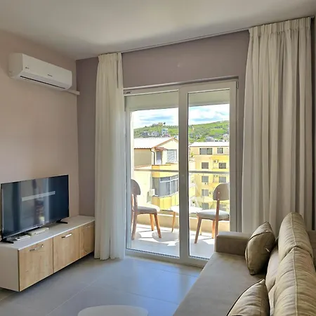 By The Sea In 094 Apartament Golem (Tirana)